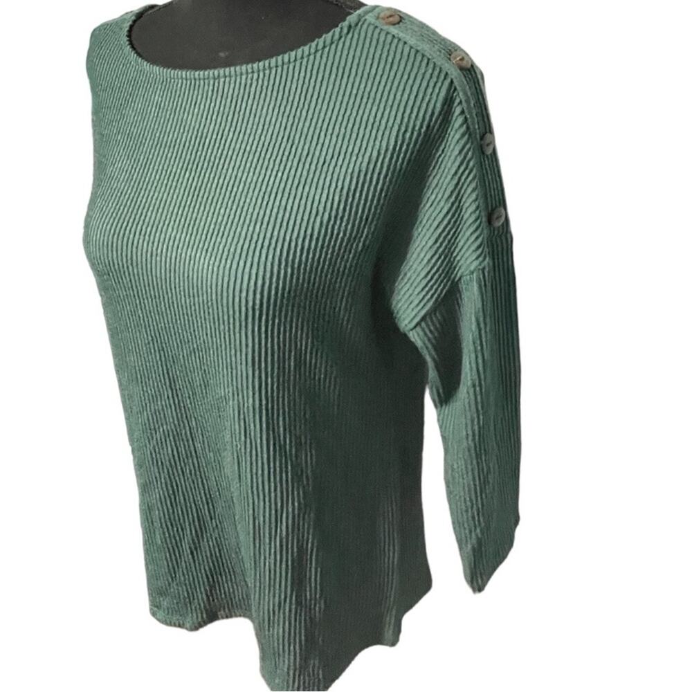 W5  Ribbed button shoulder boatneck top